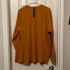 Lululemon Ventilated Hiking along Sleeve - NWT
